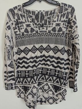 Ginger G Woman Black & Cream Geometric V-Neck Thin Sweater